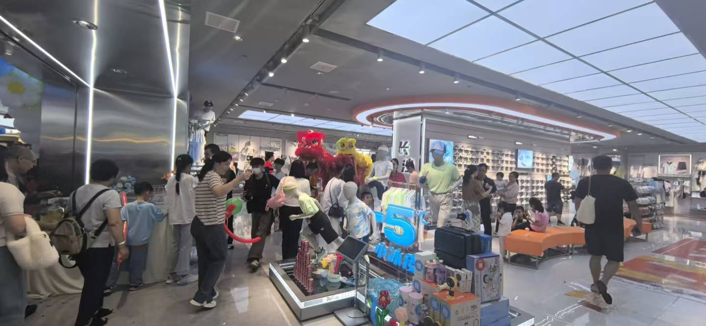 员｜拜年全家齐逛喜庆乐翻天麻将胡了试玩模拟器全家总动(图5)